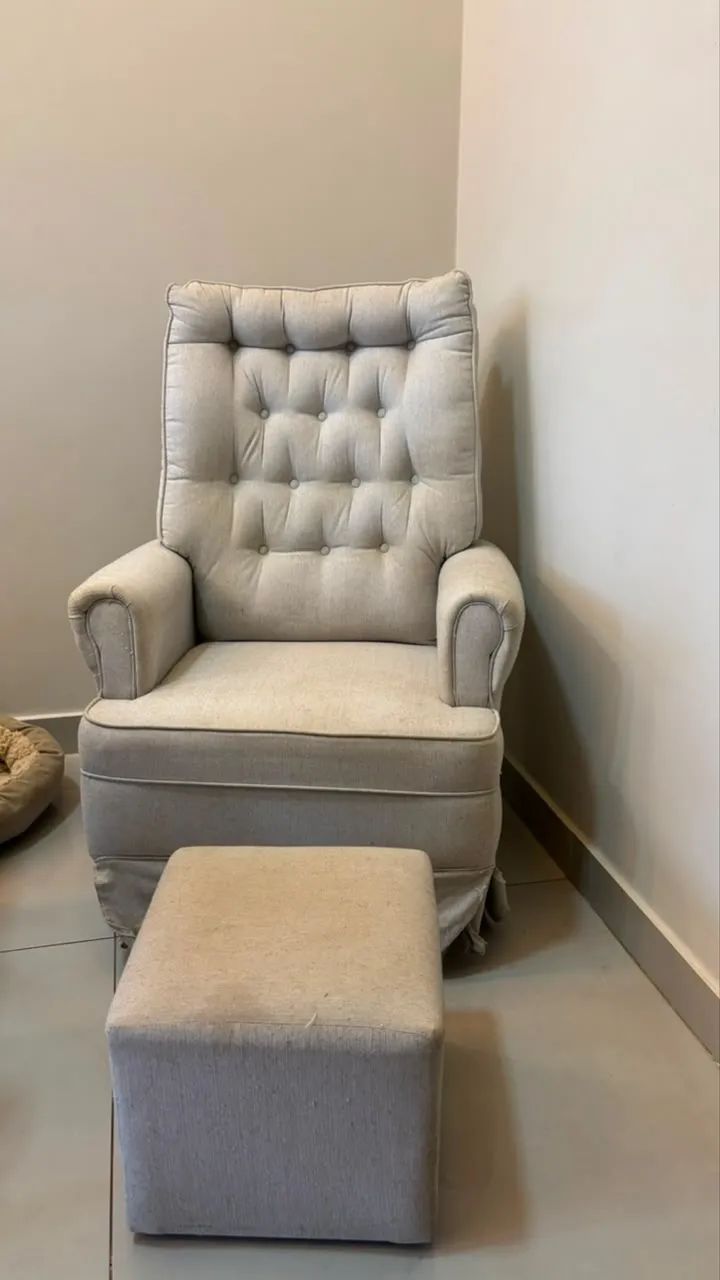 Vendo poltrona de amamentação com puff para os pés  - Foto 3