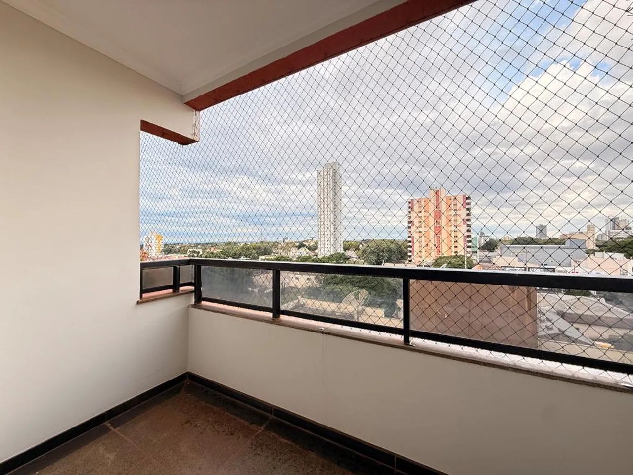 Apartamento Duplex para alugar em Maringá, Zona 07, com 4 quartos, com 224.61 m² - Foto 4