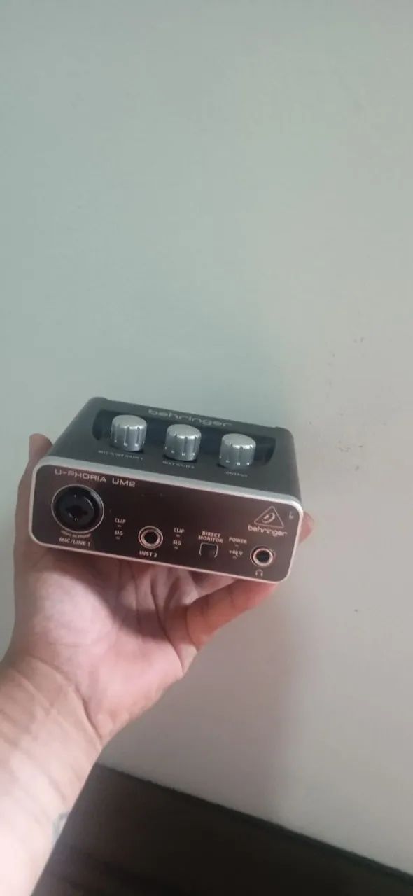 Interface de áudio Behringer um2