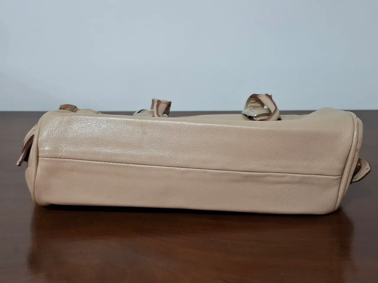 Bolsa de couro - bege - com fivelas prata - Foto 4