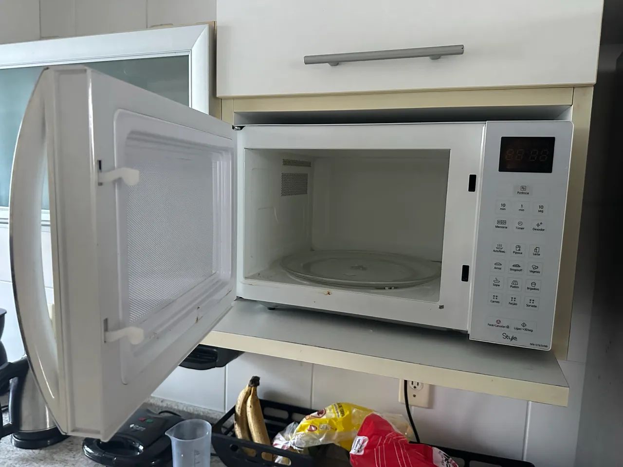 Vendo ou troco microondas Panasonic 21L - Foto 4