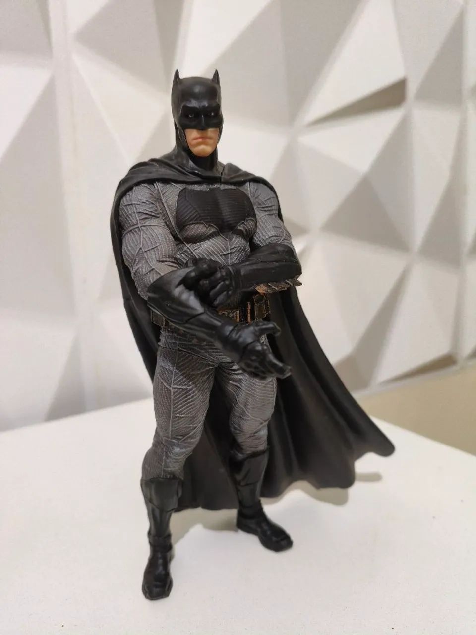 Boneco de coleção Batman com a base - Foto 3