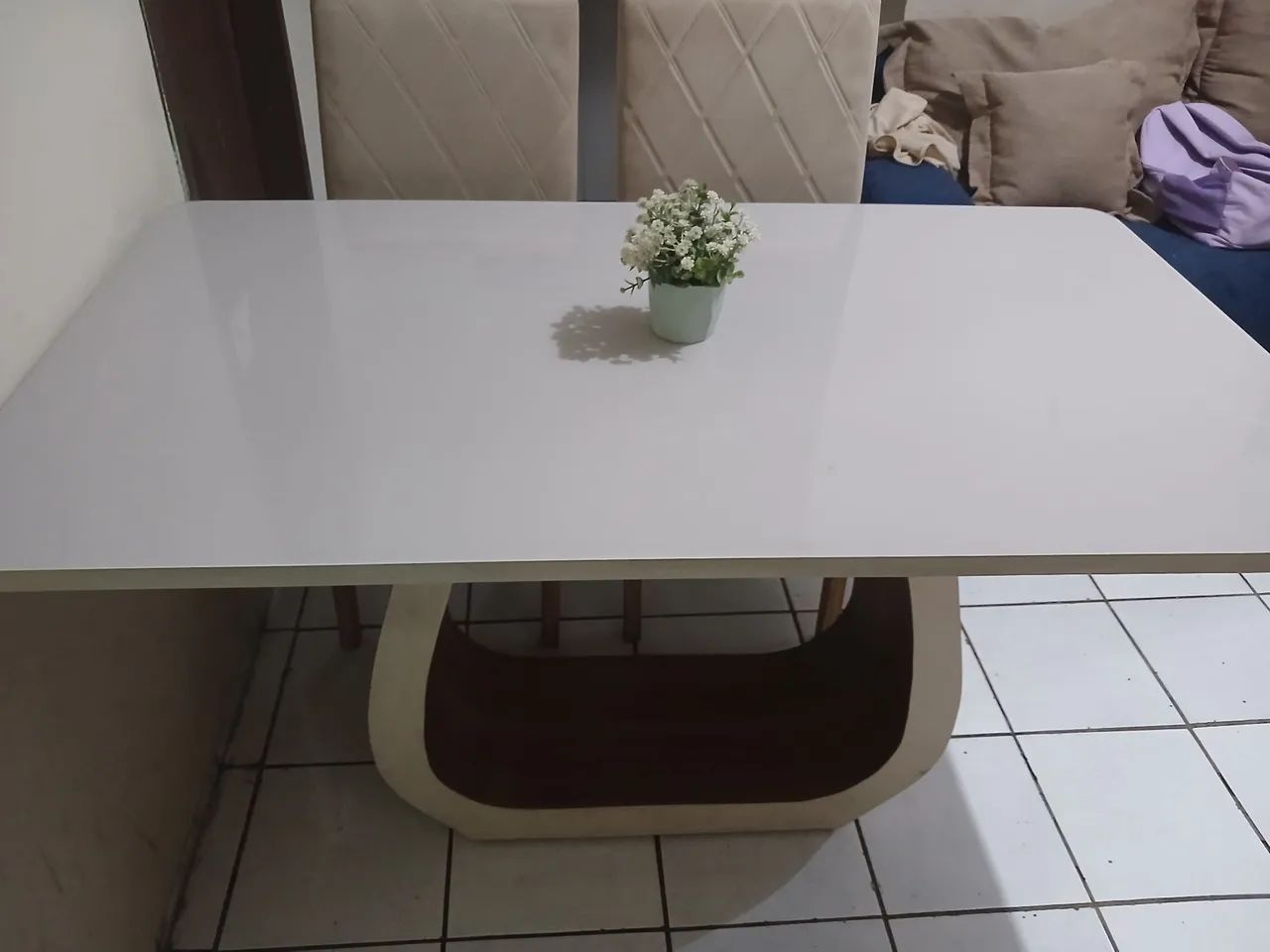 Mesa com 6 cadeiras 