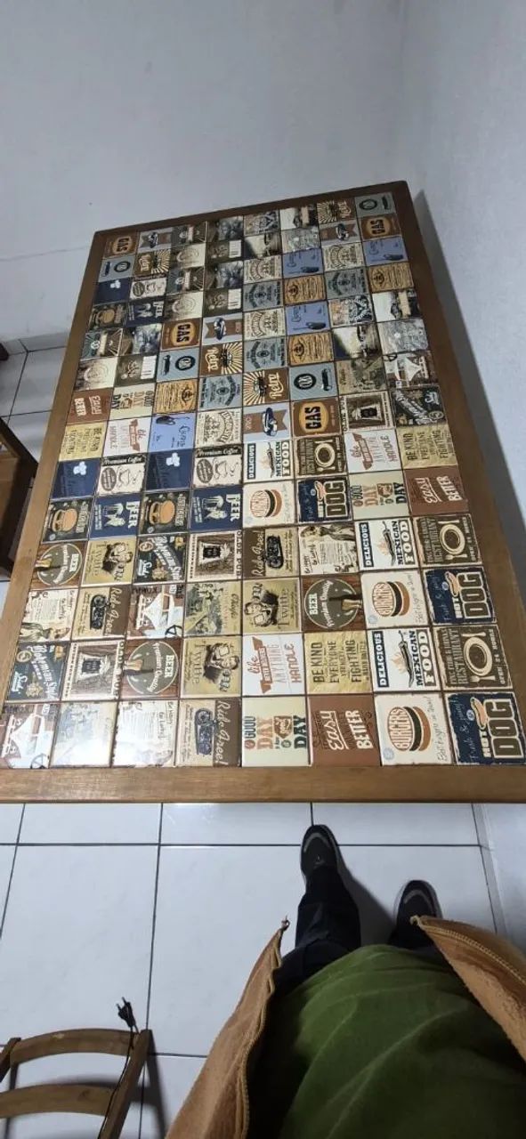 Mesa de madeira com 4 cadeiras  - Foto 3