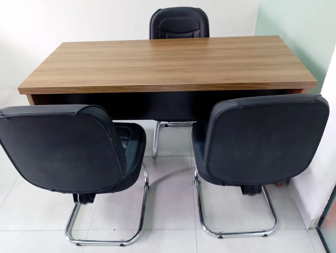Mesa de Atendimento com 3 Cadeiras Executivas - Foto 4