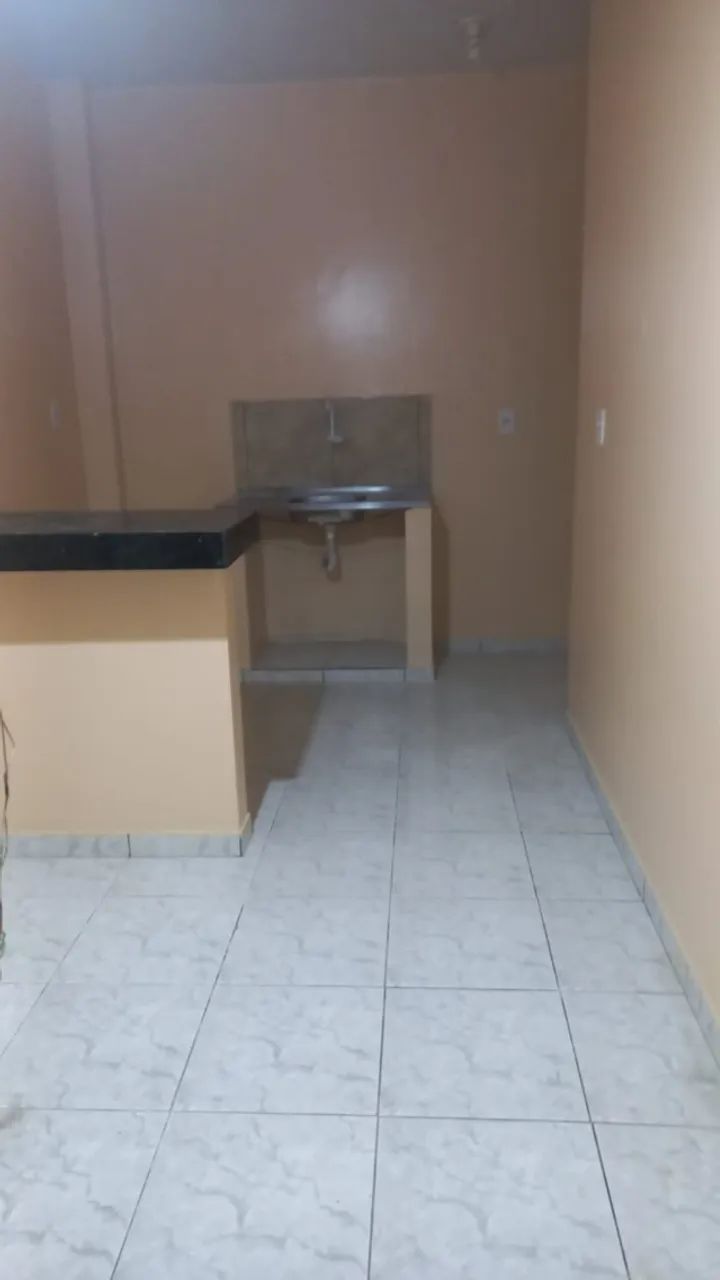 ALUGA-SE KITNET PROX DO CASTANHEIRA