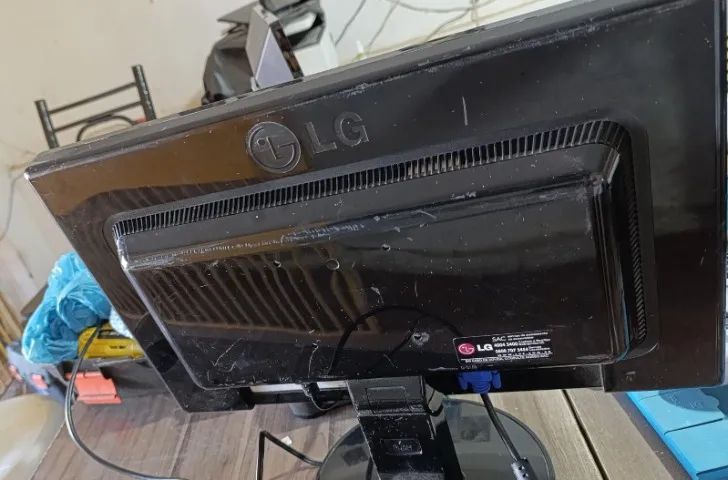Monitor LG Flatron 18,5 polegadas LCD - Foto 2