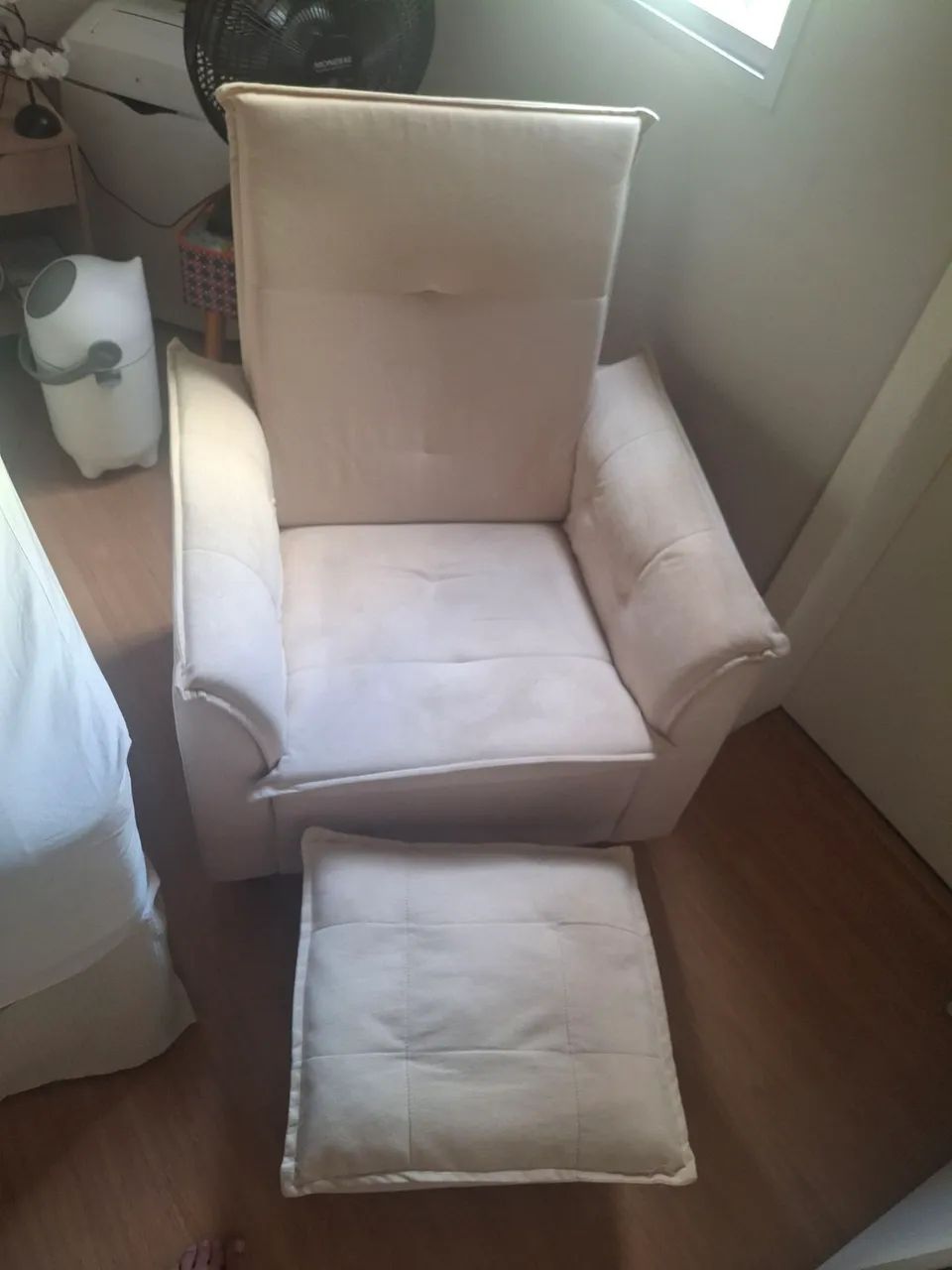 Poltrona Amamentação E Puff Ariel Bege Tana Decor