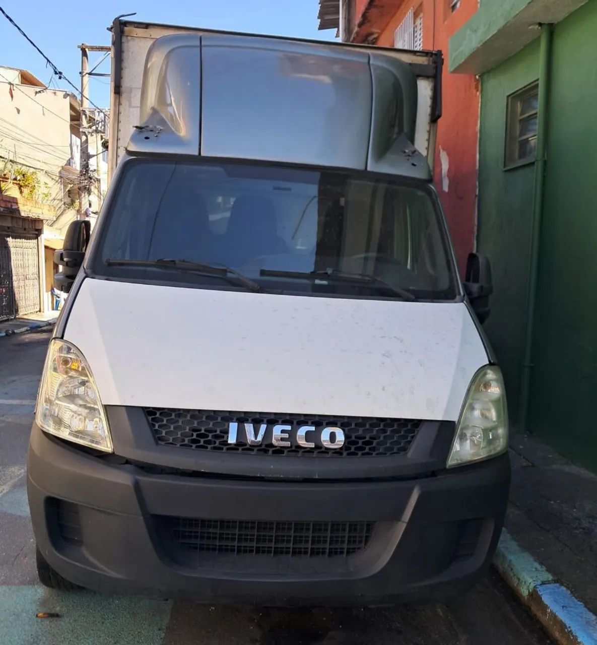 Caminhão baú 
