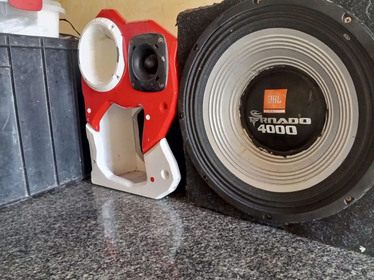 Som de carro de mala 