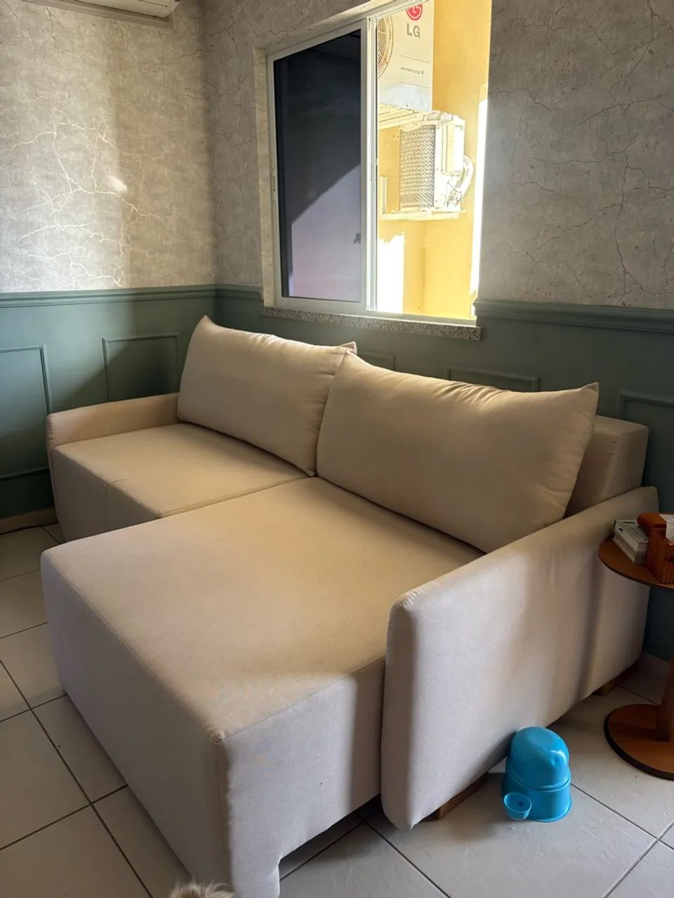 Sofá 4 lugares / 2,20M / 1 ano de uso / Perfeito estado / Com manta 