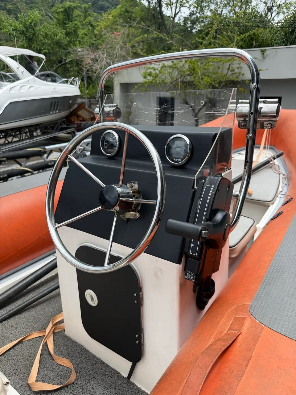 Bote inflável Zefir 4.2m, motor Mercury 60hp