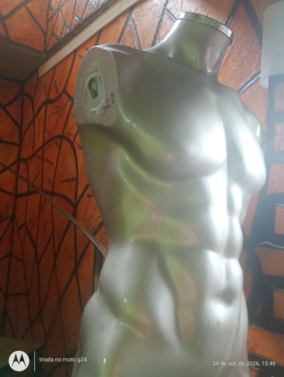 Lote de roupas com manequim  - Foto 2