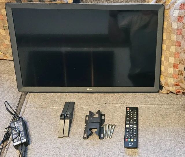 Televisão LG Smart 24 polegadas + suporte 