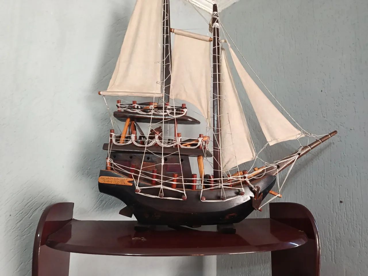 Caravela de madeira 