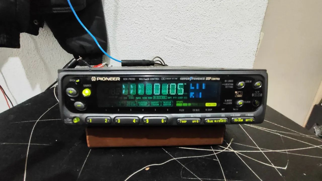 Rádio Pioneer  8200