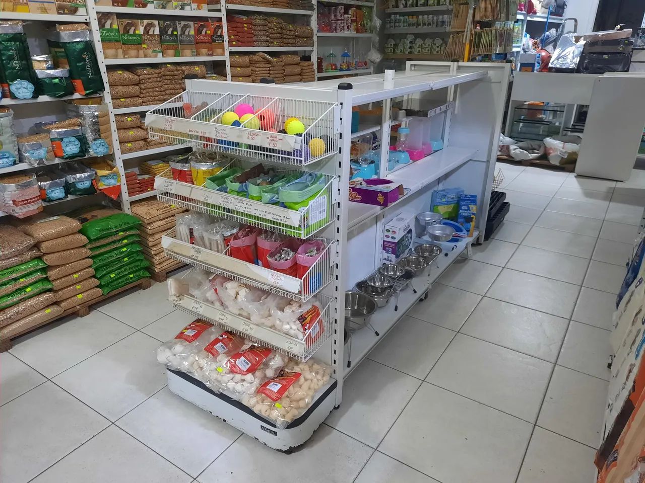 Gôndolas e prateleiras 