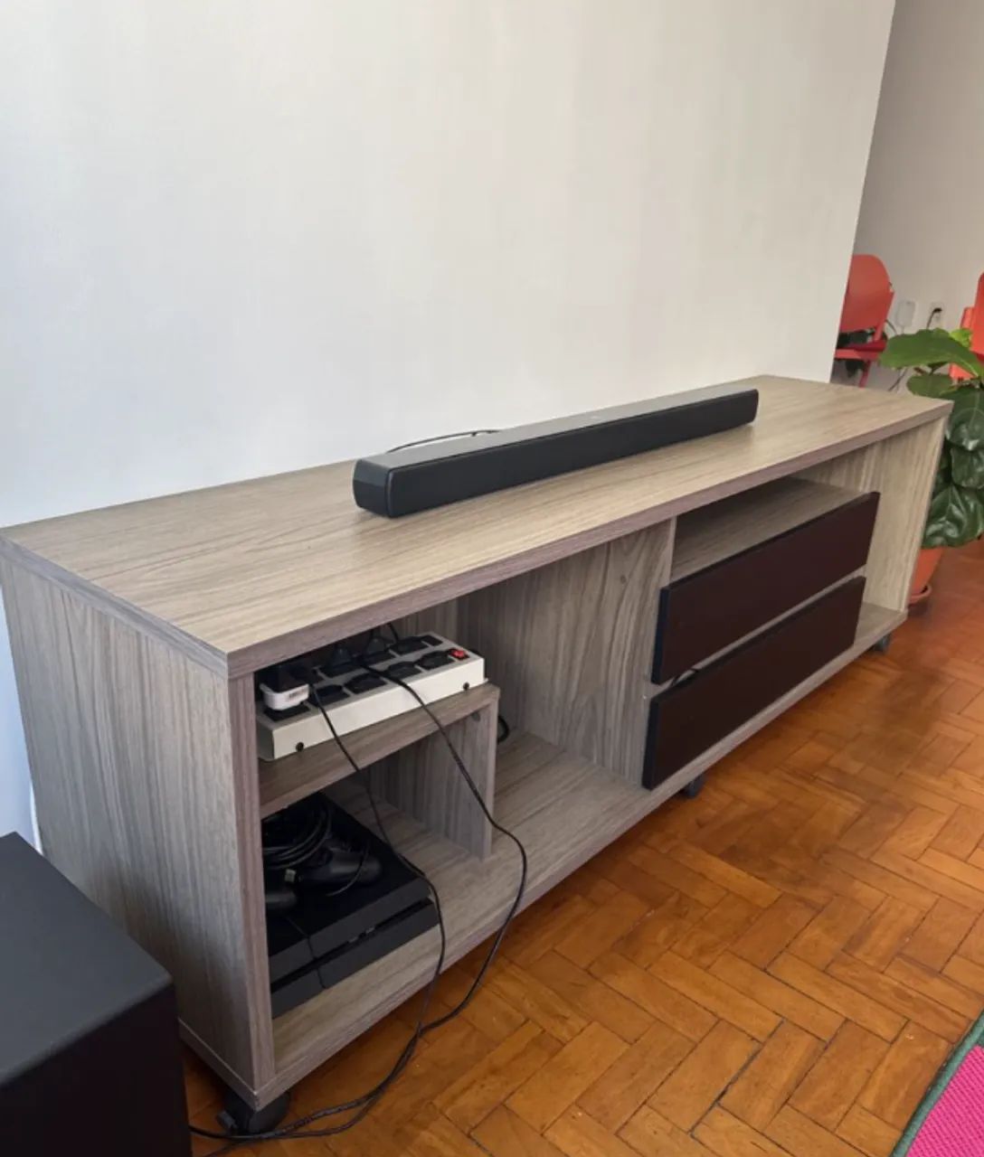 rack tok&stok mdf marrom e preto otimo estado - Foto 4