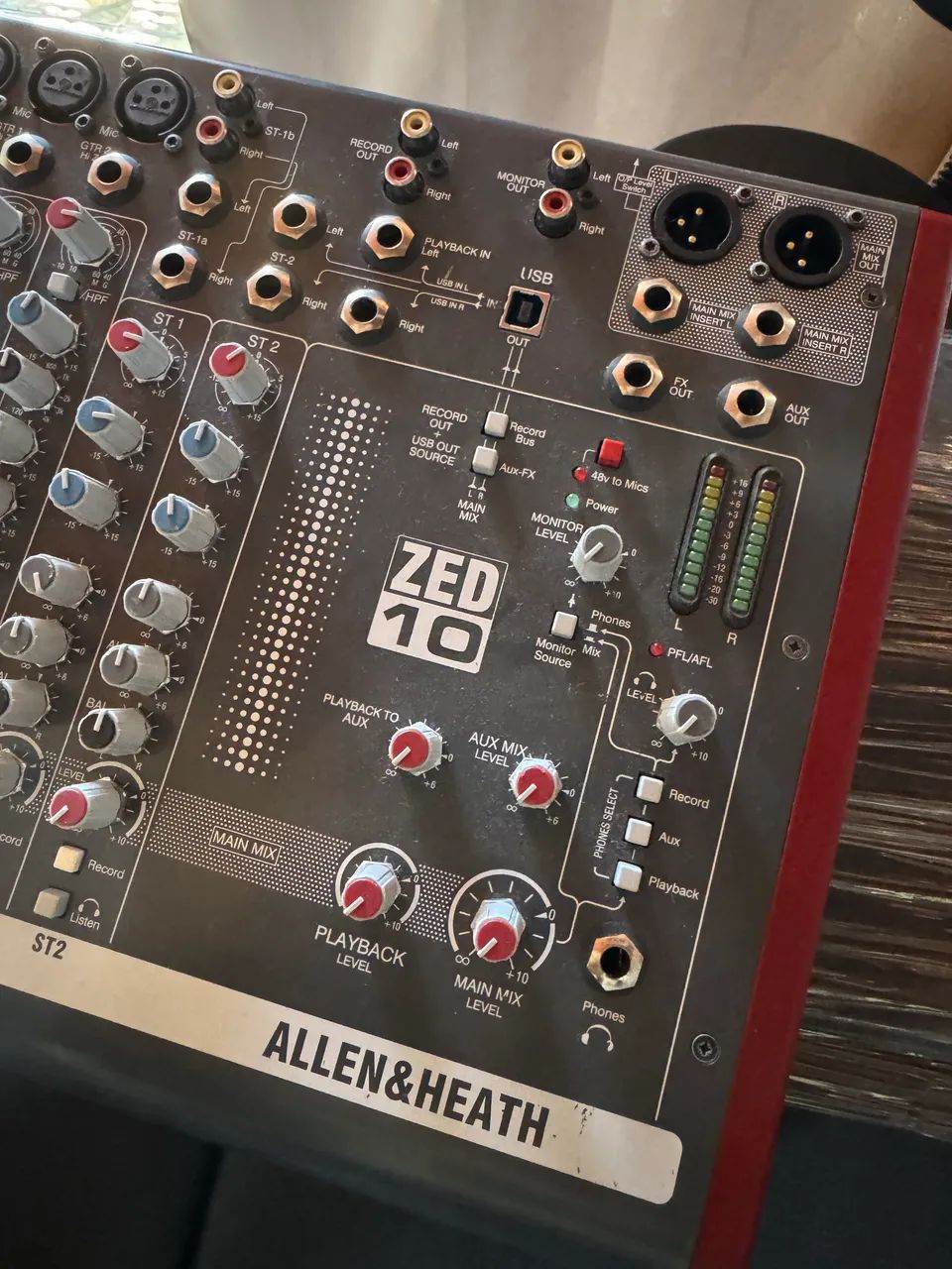 Vendo Mesa de som/Interface ALLEN&HEATH ZED10  - Foto 4
