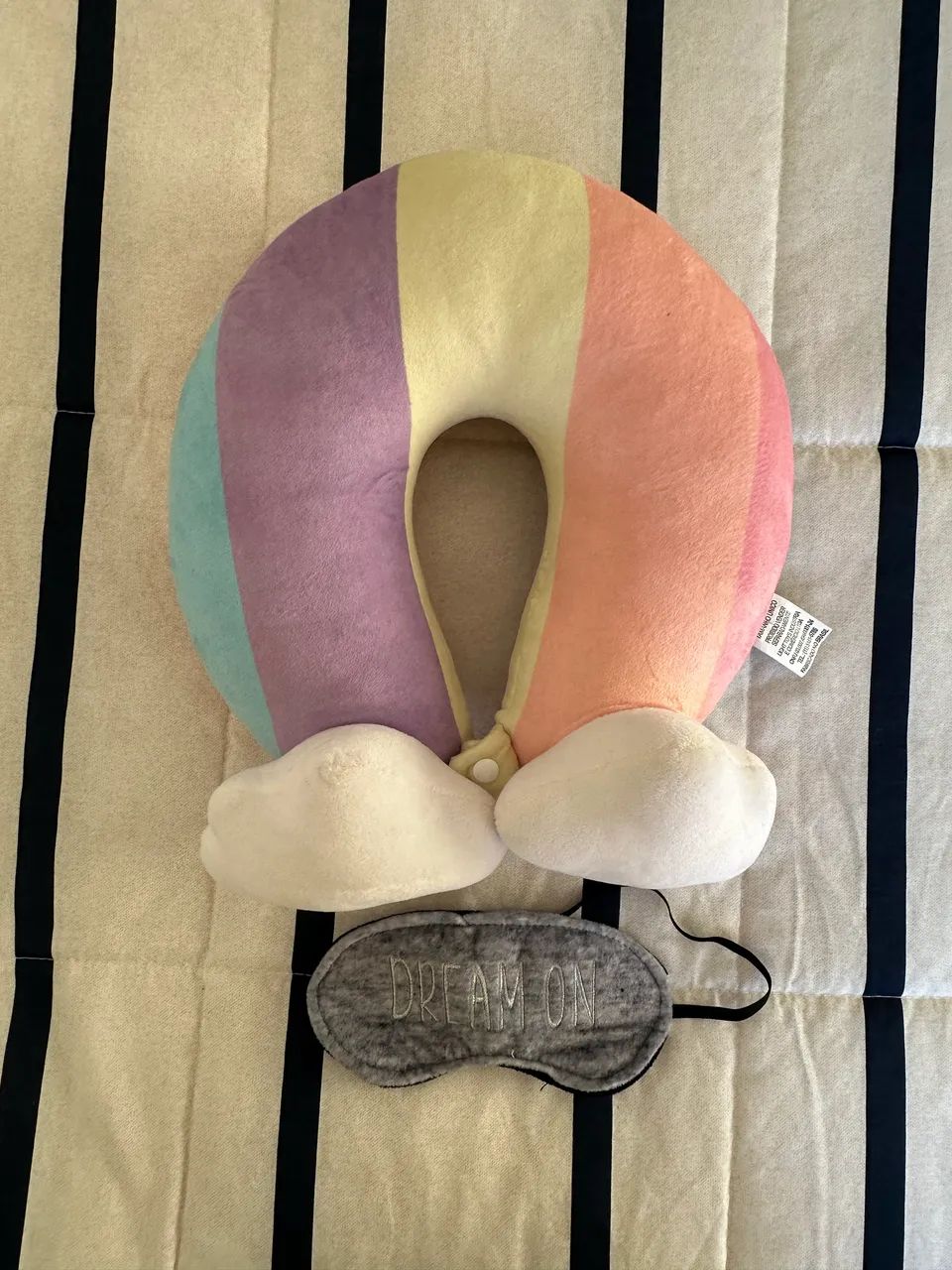 Almofada de pescoço arco-íris com máscara de dormir