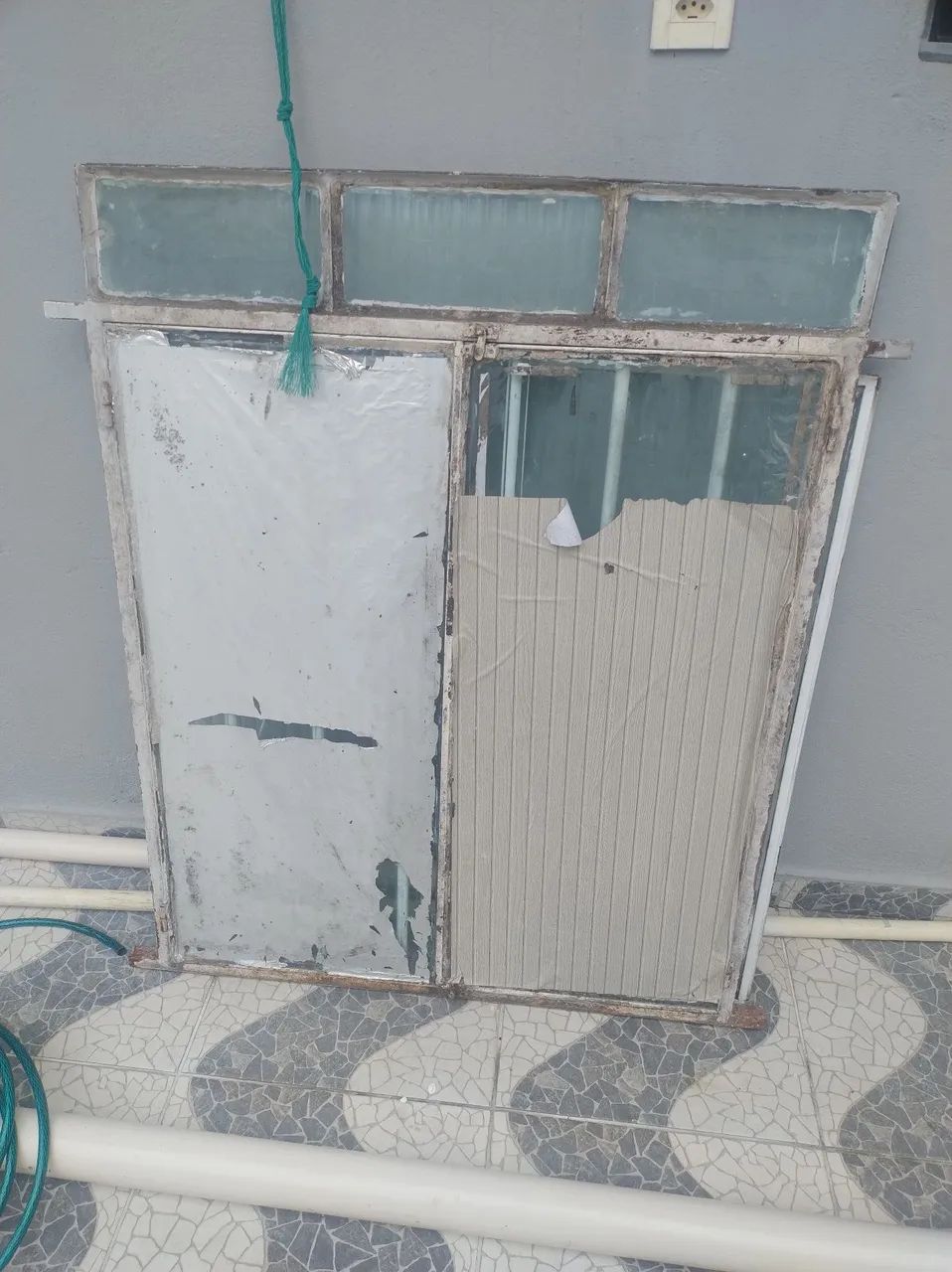 VENDO 2 JANELAS DE FERRO USADAS - Foto 2