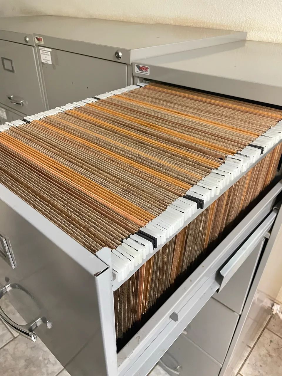 Arquivo Gaveteiro de pasta suspensa escritório - Foto 3