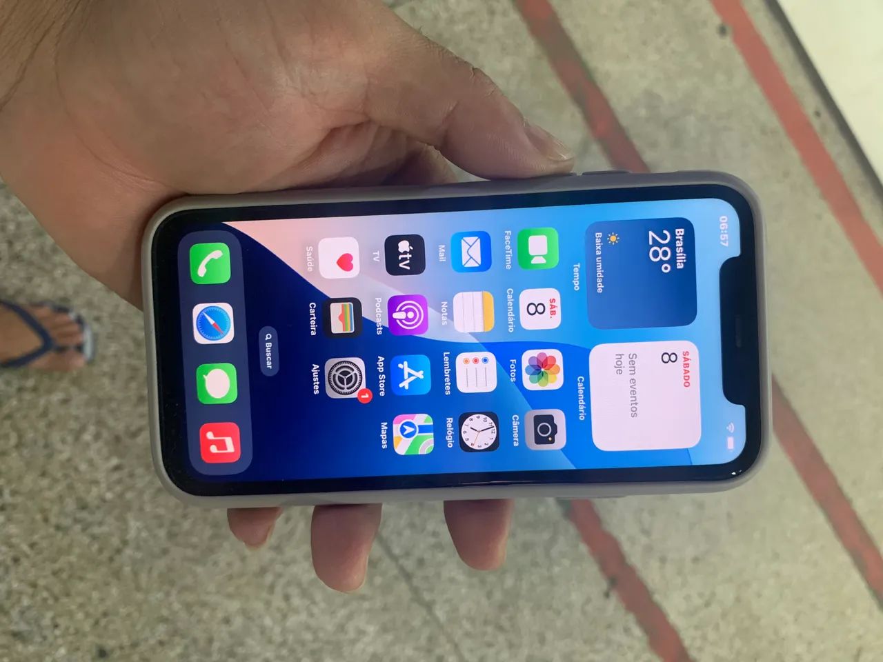 iPhone 11.  64g
