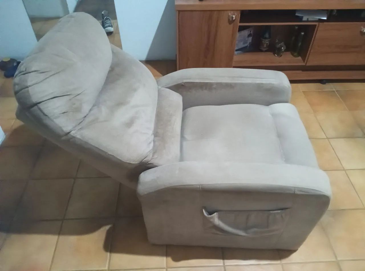 Poltrona da mamãe com defeito no encosto 