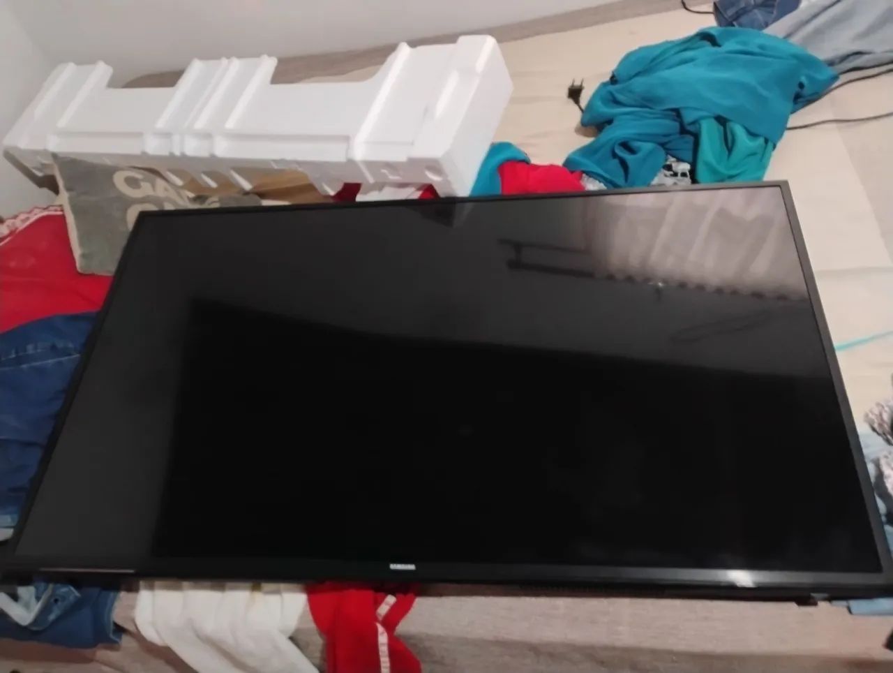 Vendo TV com defeito