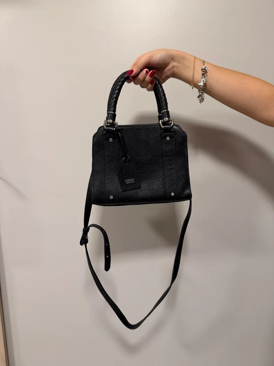 Bolsa Arezzo Original Preta com Alça Transversal em Couro