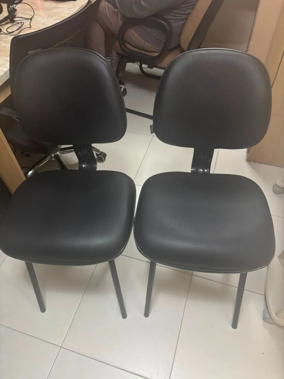 2 cadeiras fixa 