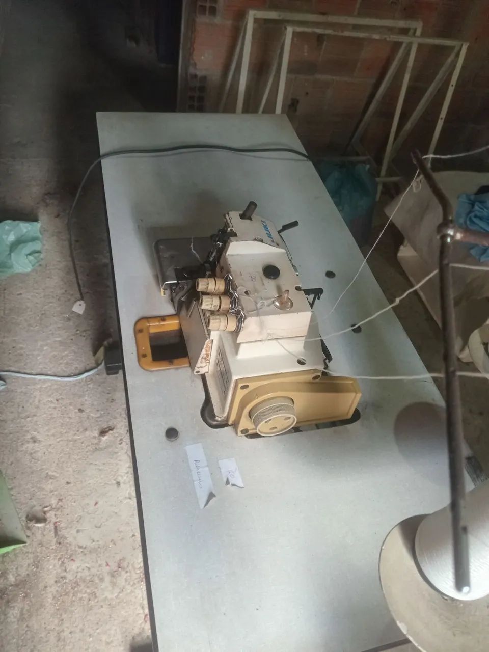 Maquina de costura overlooque em bom estado  - Foto 3