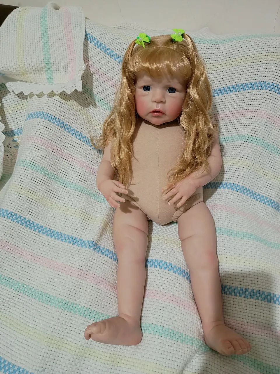Bebê reborn 60 cm importada kit Sandie  - Foto 2
