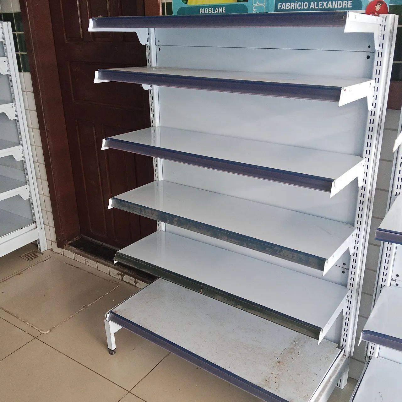 Gôndola de parede  - Foto 2