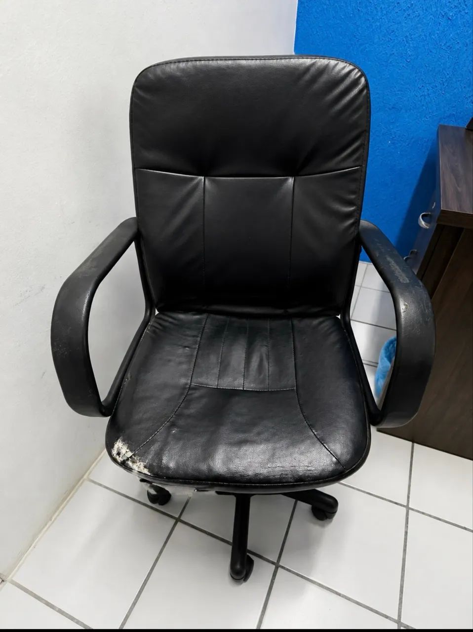 Mesa para Escritório com 2 gavetas + 2 Cadeiras - Foto 3