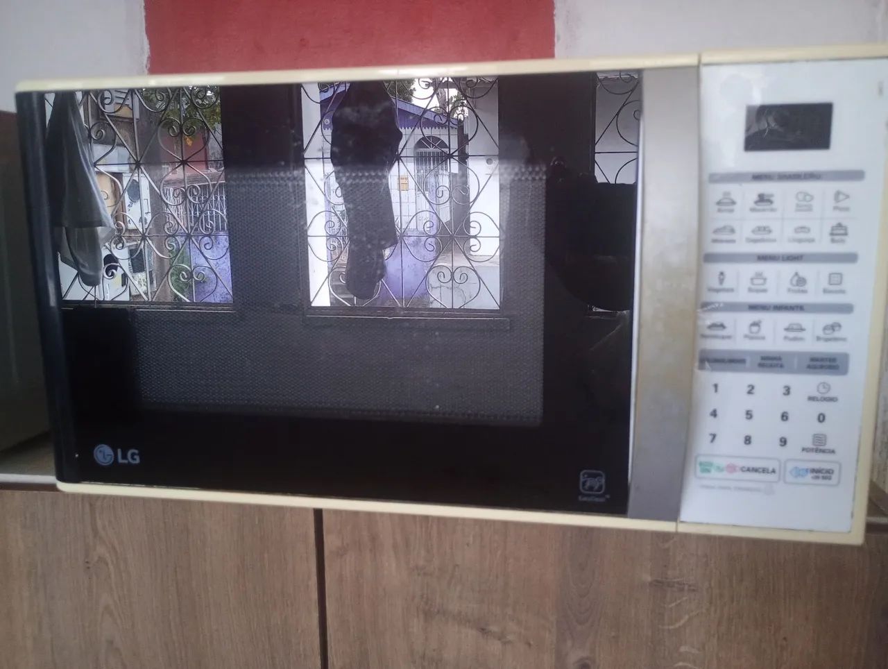 Forno microondas LG de 20 litros