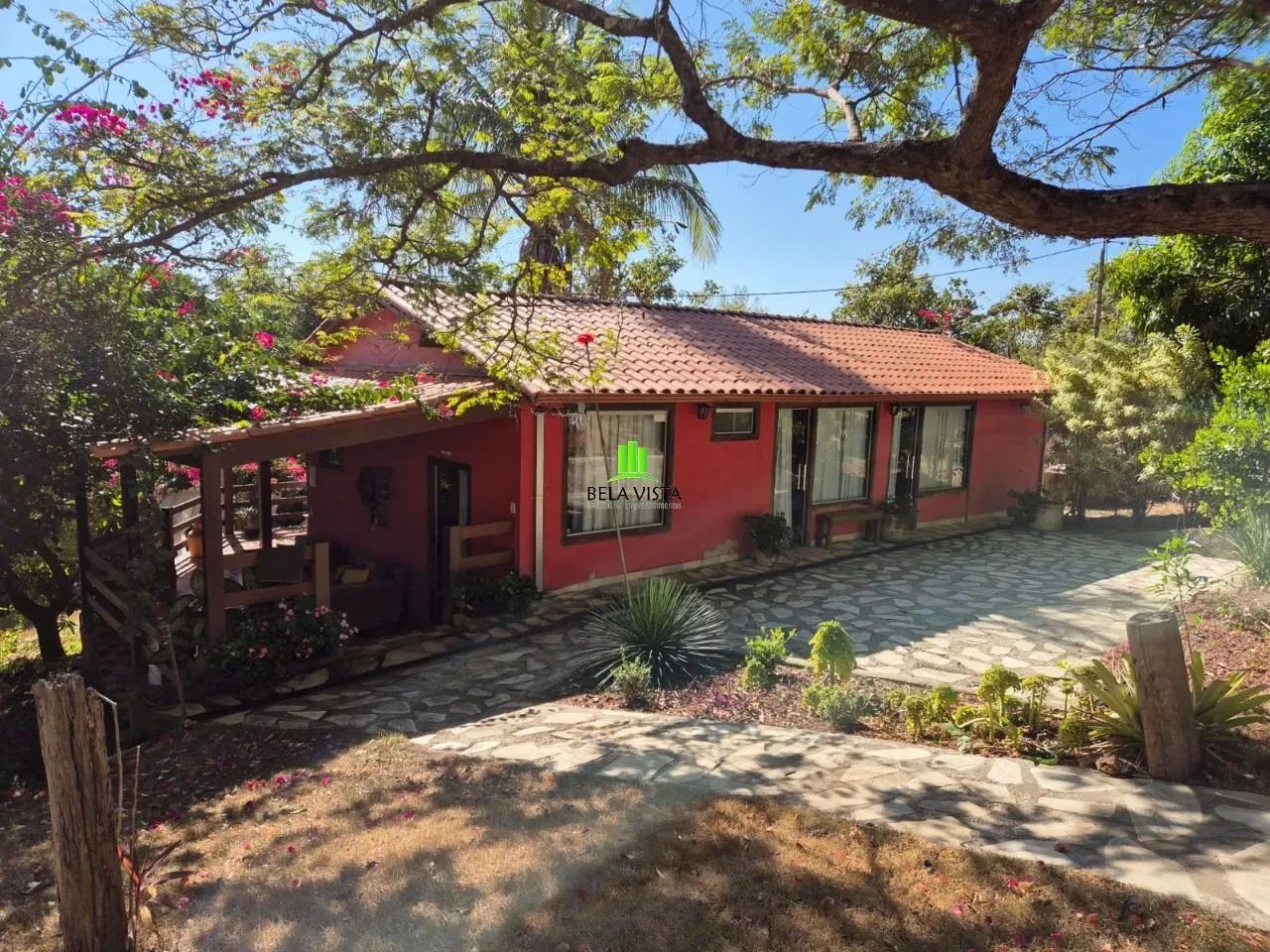 Pousada em Almeida com 700.00 m² , 12 quarto(s) , 12 suíte(s) , 10 vaga(s).