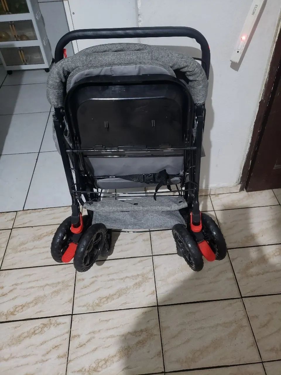 Carrinho para bebê + brinde banheira - Foto 4