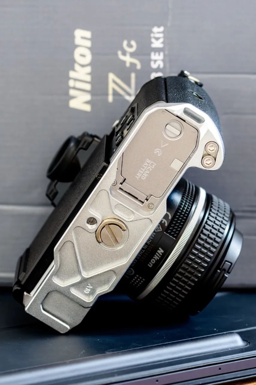 Nikon Z Fc Nikkor 28 mm f/2.8 Kit (SEMI-NOVO) - Câmeras e