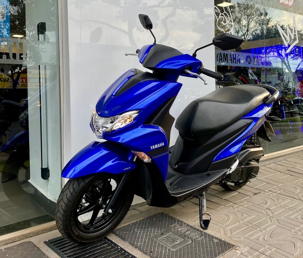 YAMAHA FLUO 125 2024 - Foto 4
