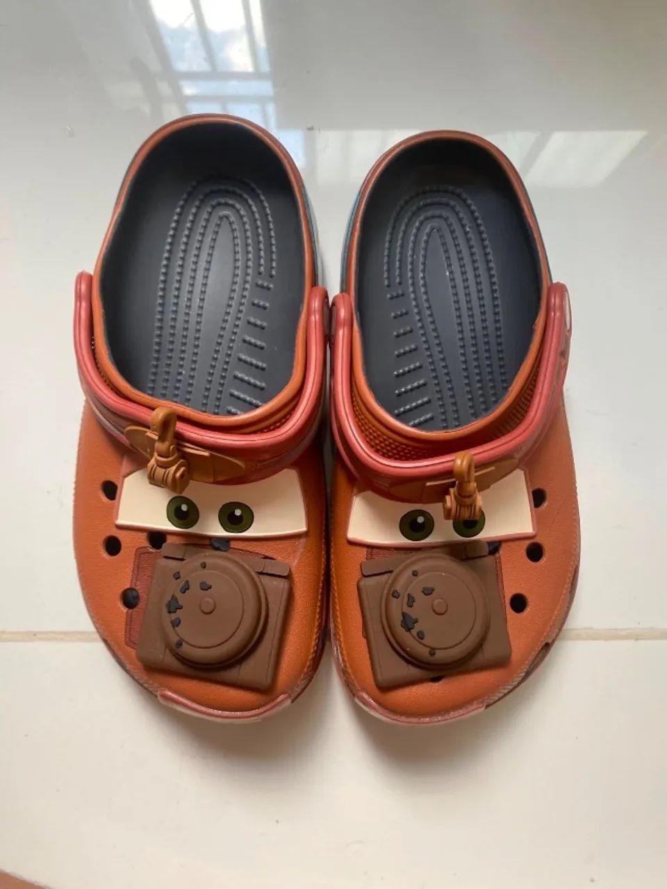 Crocs carros infantil - Foto 2