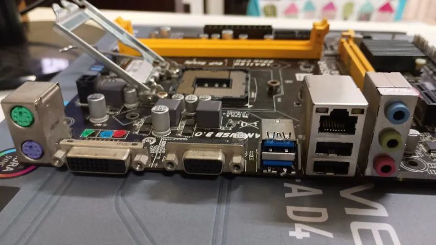 Placa-mãe Biostar B85MG COM DEFEITO BIOS CORROMPIDA - Foto 4