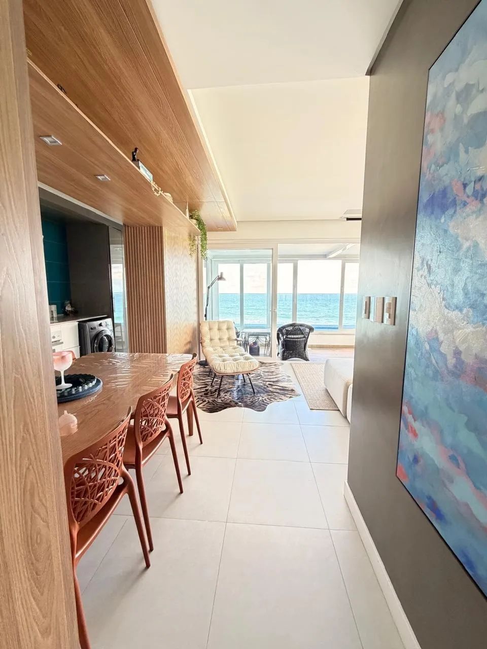 Apartamento com 03 dormitórios e piscina privativa de frente para o mar - Foto 2
