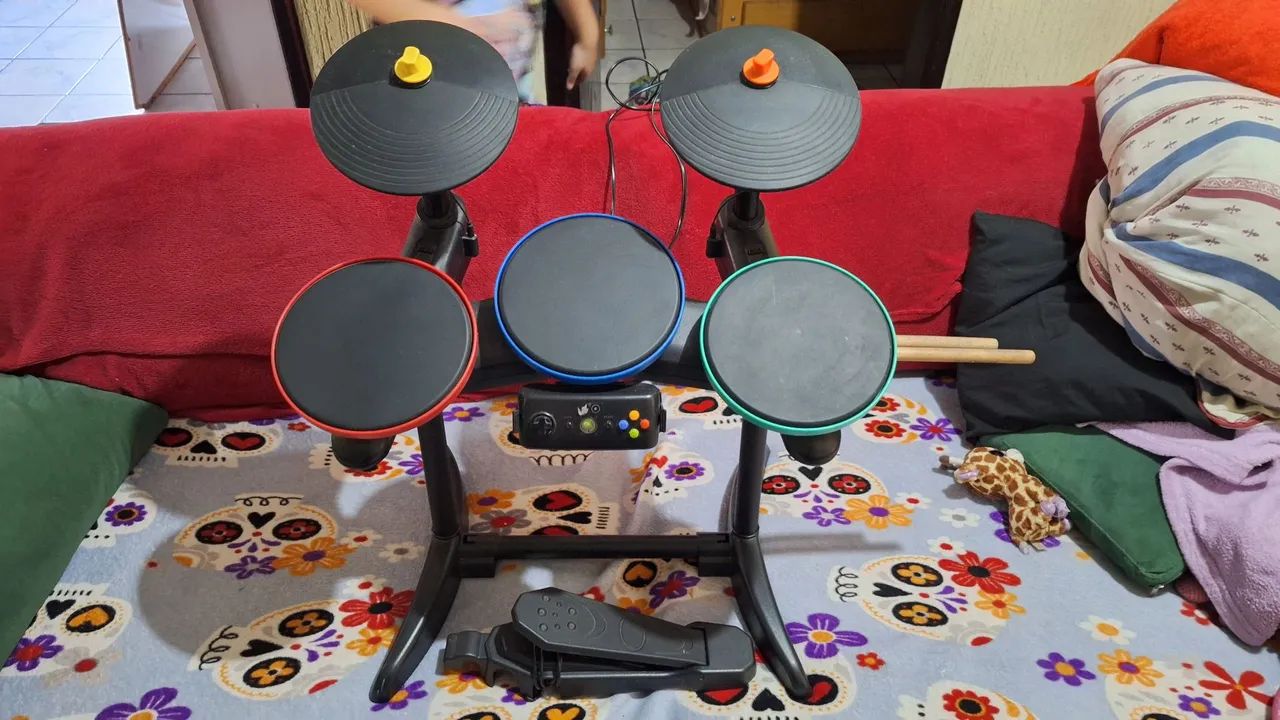 Xbox 360 Kinect + Kit Guitar hero com bateria e guitarra - Foto 3
