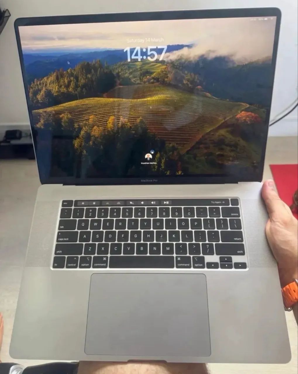 MacBook Pro 16" Touchbar (32GB RAM | 8GB GPU | 2TB SSD | i9 8C)  - Foto 2