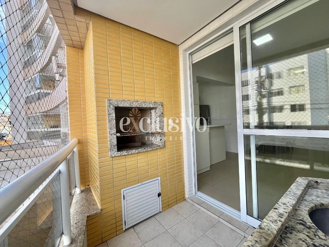 Apartamento 2 dormitórios em Coqueiros - Foto 2