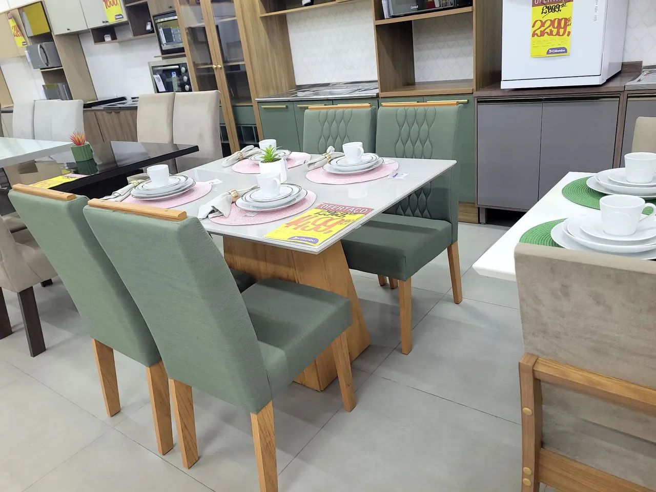 Conjunto de mesa e quatro cadeiras novo