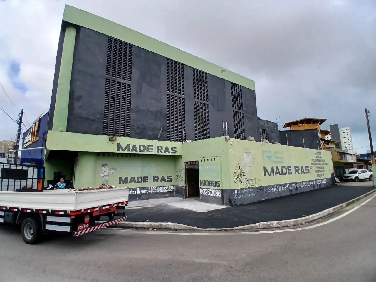 PAPICU - AVENIDA SANTOS DUMONT , 4091 - Prédio Comercial com 3 pavimentos medindo 490m² , 