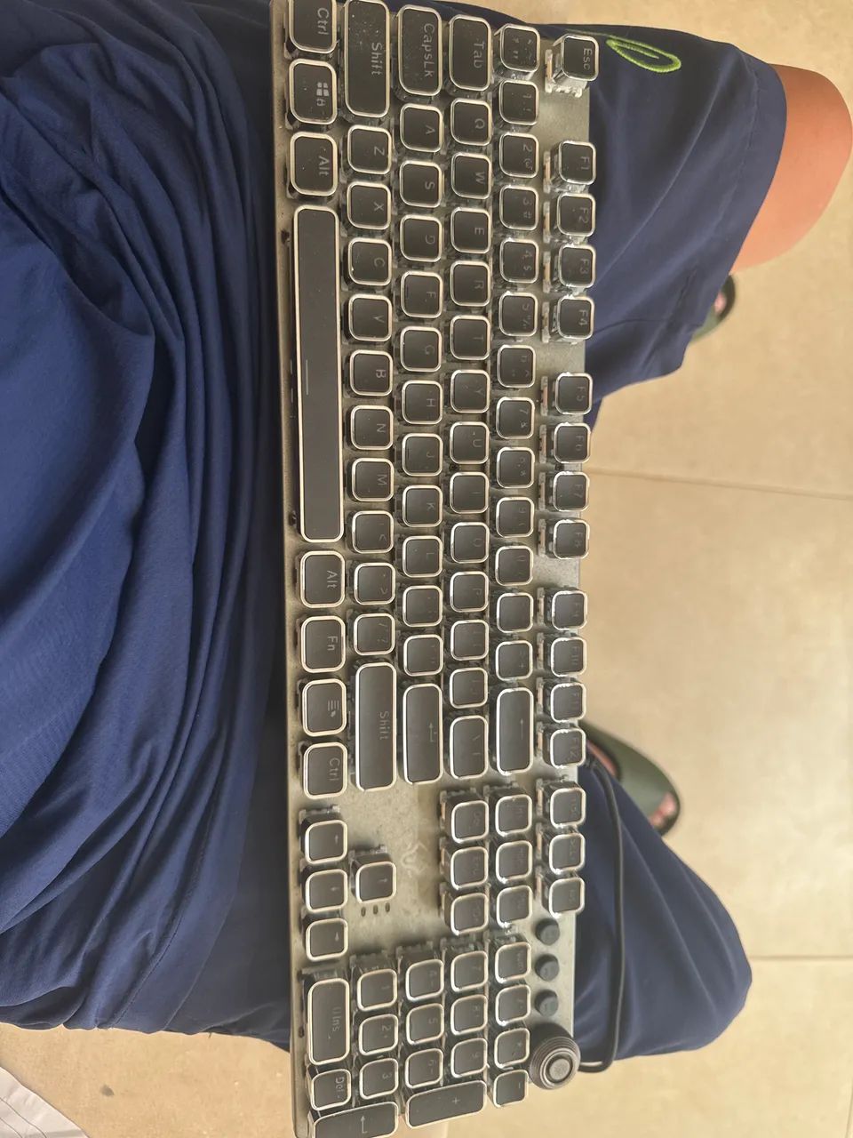 Teclado gamer mecânico switch blue com rgb 
