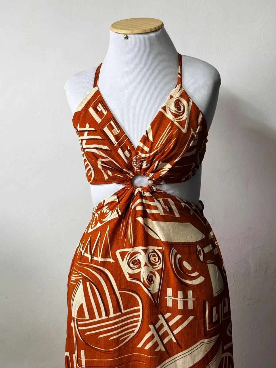 Vestido Laranja recortes e estampado  - Foto 2